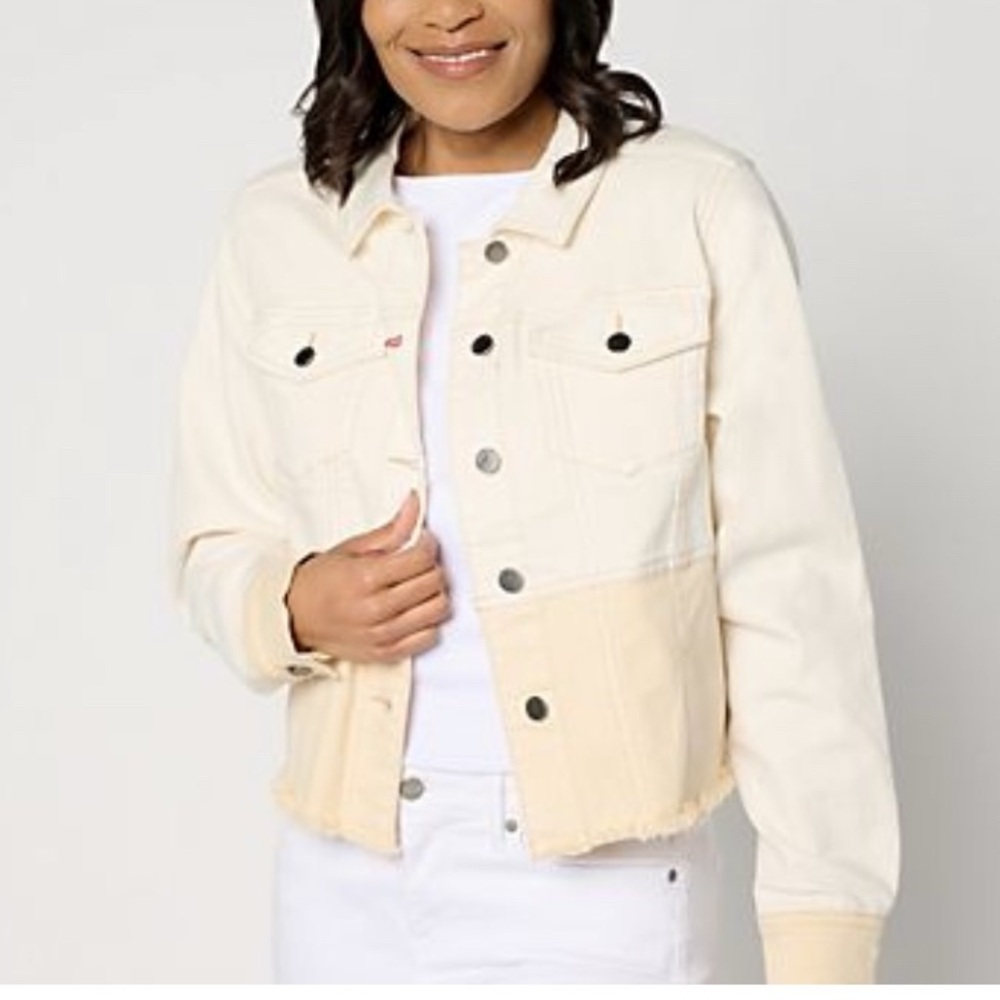 NWOT Peace Love World Two-Tone
Denim Jacket - White Sand